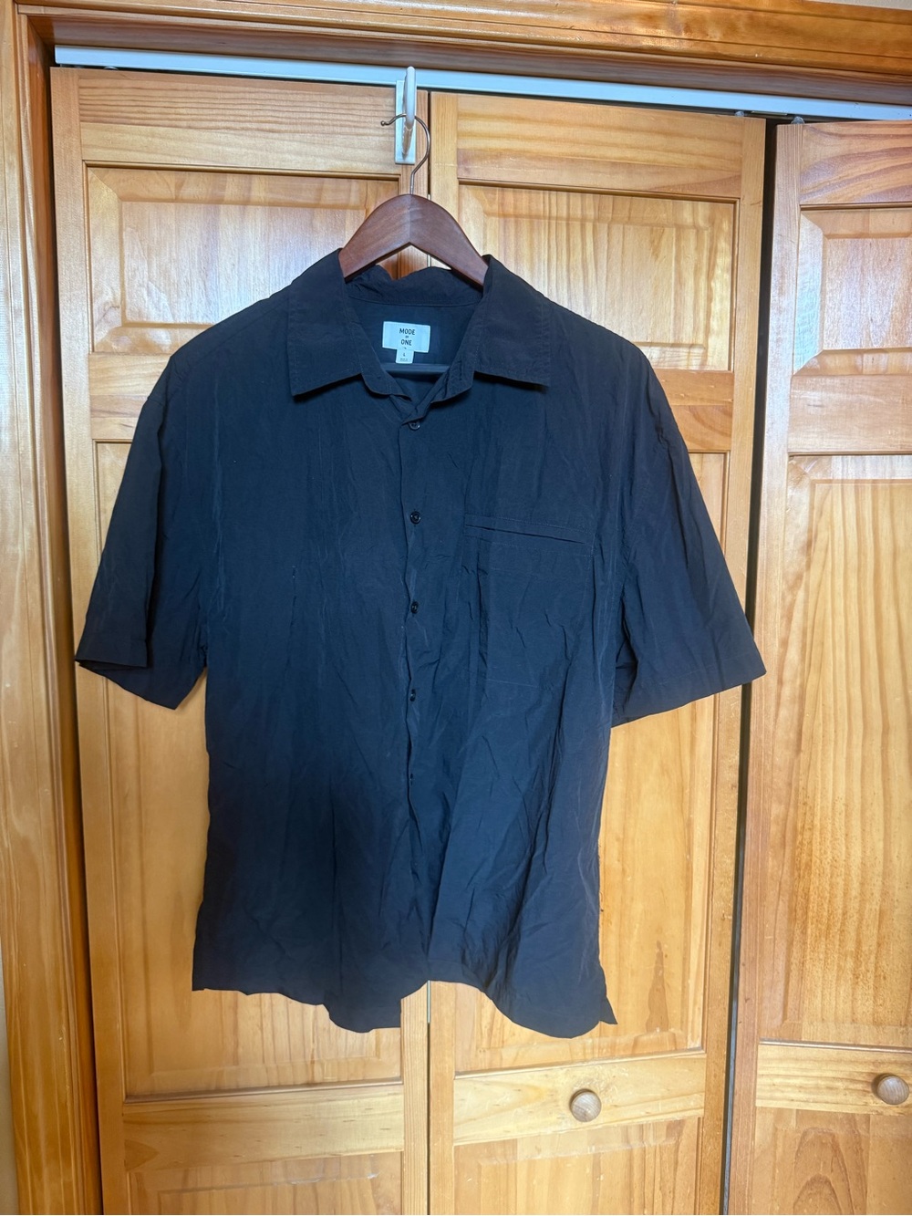Men's Black Short-Sleeve Button-Down Shirt - Modern Casual
